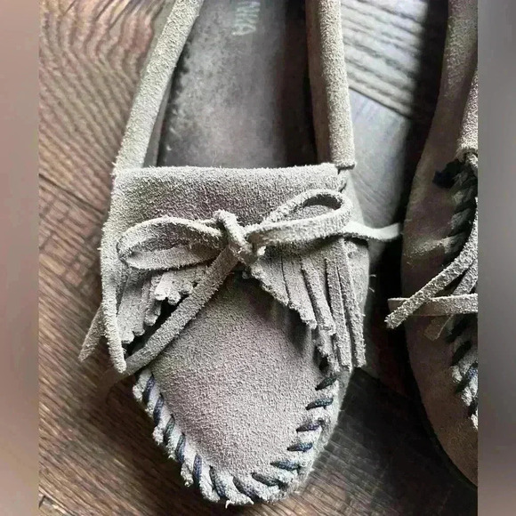 Minnetonka Moccasins Kitty Hardsole Gray Non-Slip Comfortable Womens Size 9 EUC - Picture 4 of 12
